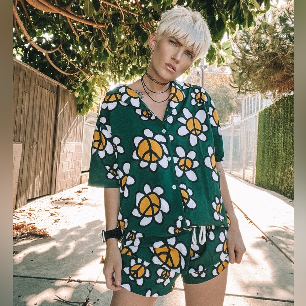 Petals and Peacocks daisy set sz M